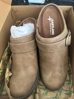 Eastland Womens Nola Clog - Natural Leather